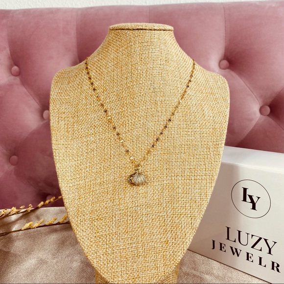 Seashell -Pearl CZ Pendant Dainty Chain Necklace in Gold - Picture 9 of 10